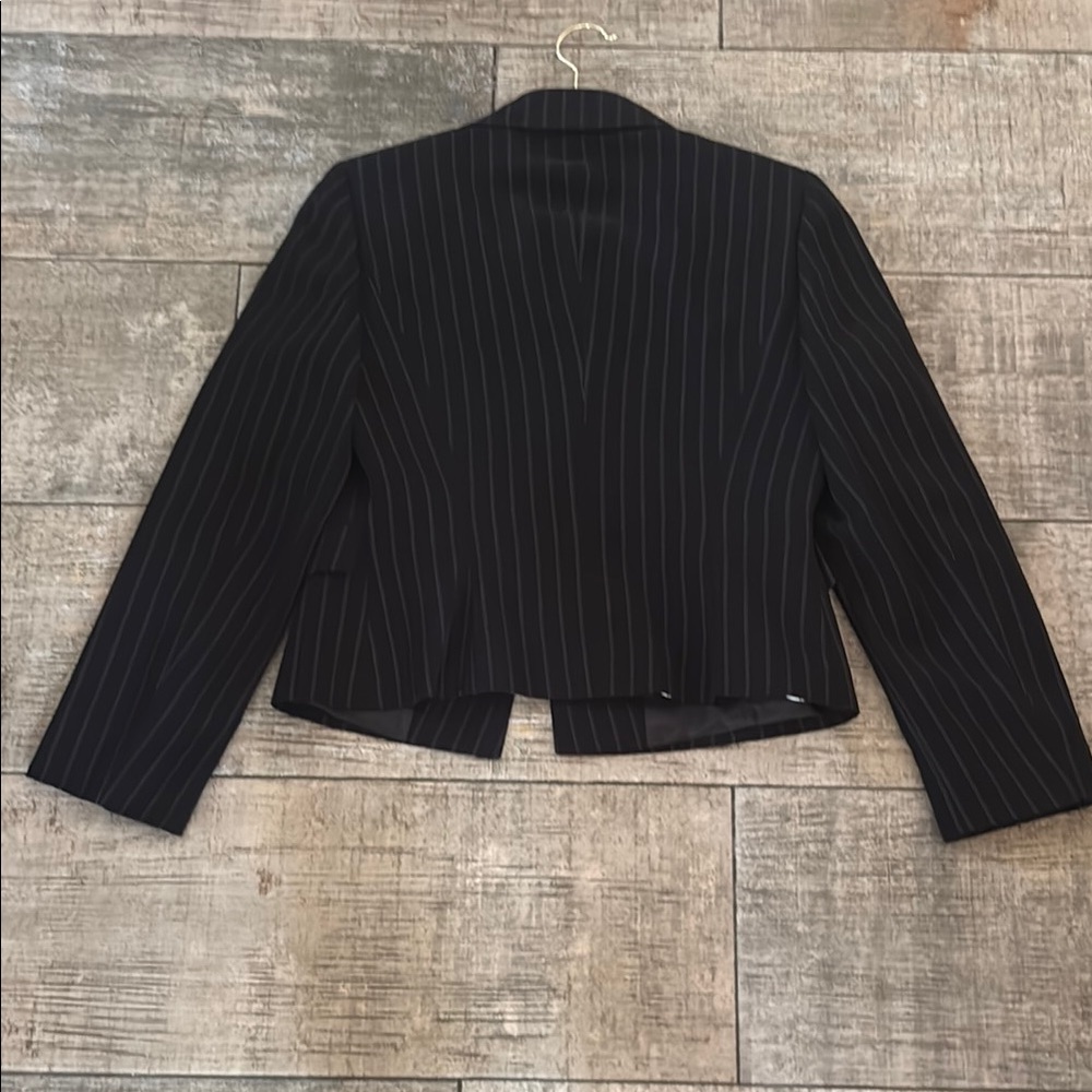 Tahari Women's Black Pinstripe Tahari Blazer - Picture 8 of 8